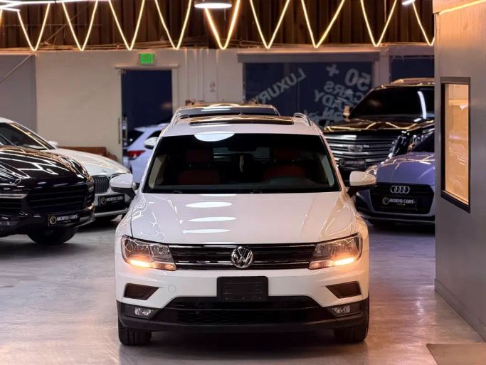 Подержанный Volkswagen Tiguan II Рестайлинг, 2.0 л, 2021 в Дубае от Morya Jeswani Cars Белый цвет. GCC | AUTO.AE