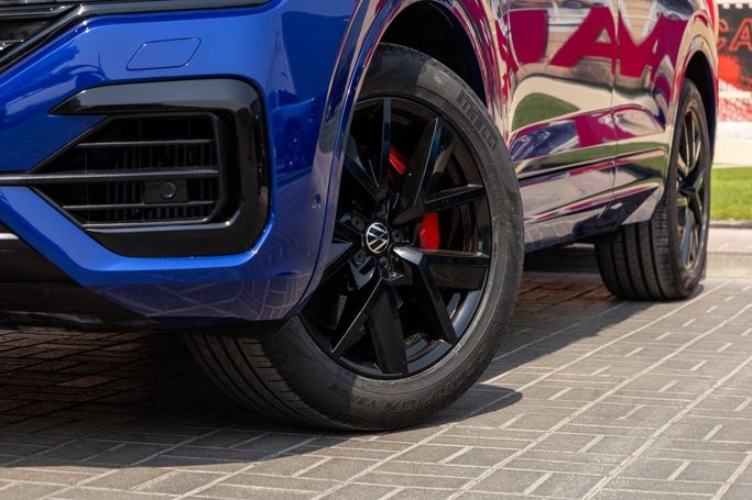 Подержанный Volkswagen Touareg III, 3.0 л, 2023 в Дубае от Linda Cars Синий цвет. GCC | AUTO.AE