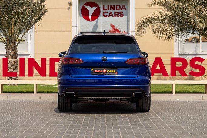 Подержанный Volkswagen Touareg III, 3.0 л, 2023 в Дубае от Linda Cars Синий цвет. GCC | AUTO.AE