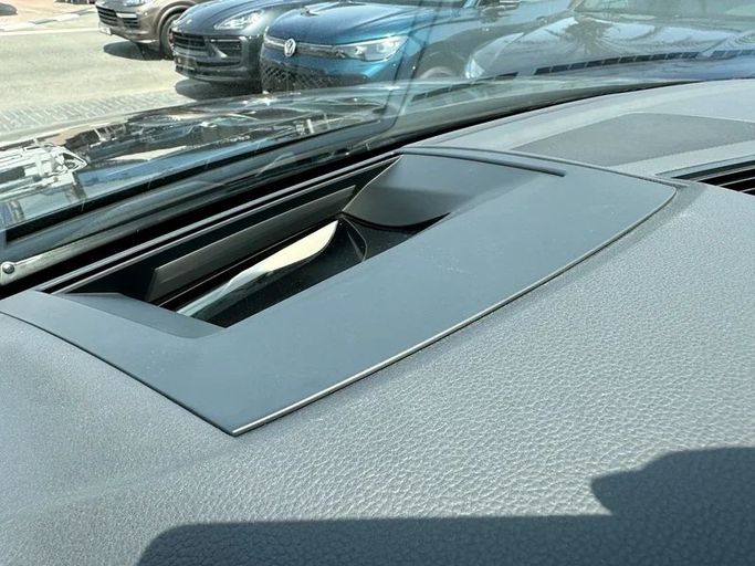 Подержанный Volkswagen Touareg III Рестайлинг, 3.0 л, 2023 в Дубае от Nice Cars Motos Серый цвет. GCC | AUTO.AE