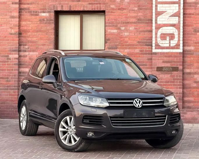 Подержанный Volkswagen Touareg II, 3.6 л, 2012 в Дубае от Morya Jeswani Cars Серый цвет. GCC | AUTO.AE