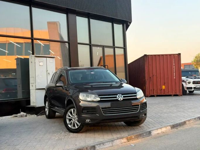 مستعملة Volkswagen Touareg ثانياً, 3.6 l, 2012 في في دبي من Morya Jeswani Cars، اللون رمادي. مواصفات الخليج | AUTO.AE | إعلان #266474