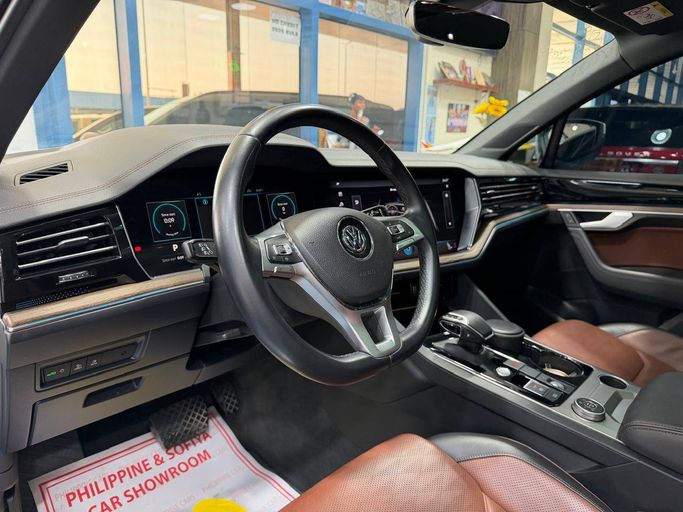 مستعملة Volkswagen Touareg ثالثاً، 3.0 لتر، 2019 في الإمارات، دبي من Philippine Used Cars Showroom، اللون أبيض. مواصفات الخليج | AUTO.AE | إعلان #295448 — صورة 14 من 14