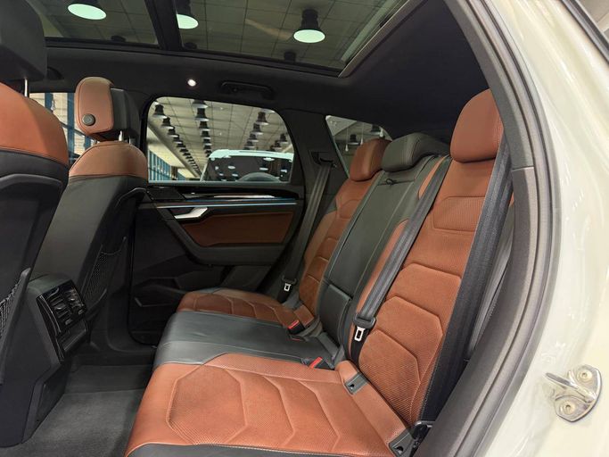 مستعملة Volkswagen Touareg ثالثاً، 3.0 لتر، 2019 في الإمارات، دبي من Philippine Used Cars Showroom، اللون أبيض. مواصفات الخليج | AUTO.AE | إعلان #295448 — صورة 10 من 14