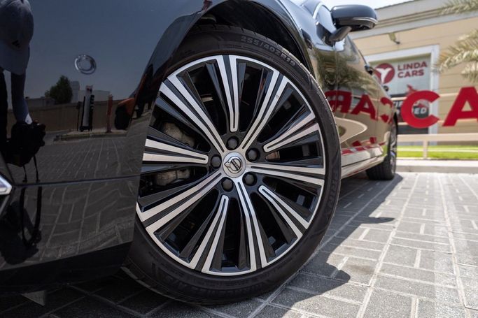 Used Volvo S90 II Facelift, 2.0 l, 2023 in Dubai by Linda Cars, Black color. GCC Specs | AUTO.AE