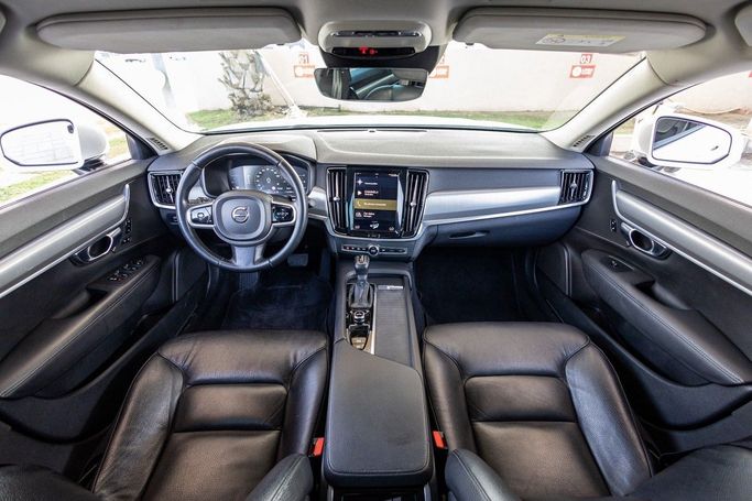 Подержанный Volvo S90 II, 2.0 л, 2017 в Дубае от Linda Cars Белый цвет. GCC | AUTO.AE