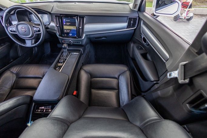 Подержанный Volvo S90 II, 2.0 л, 2017 в Дубае от Linda Cars Белый цвет. GCC | AUTO.AE