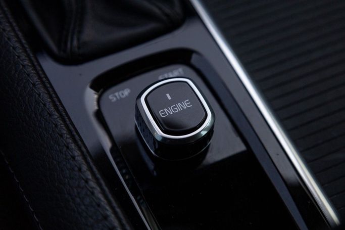 Подержанный Volvo S90 II, 2.0 л, 2017 в Дубае от Linda Cars Белый цвет. GCC | AUTO.AE