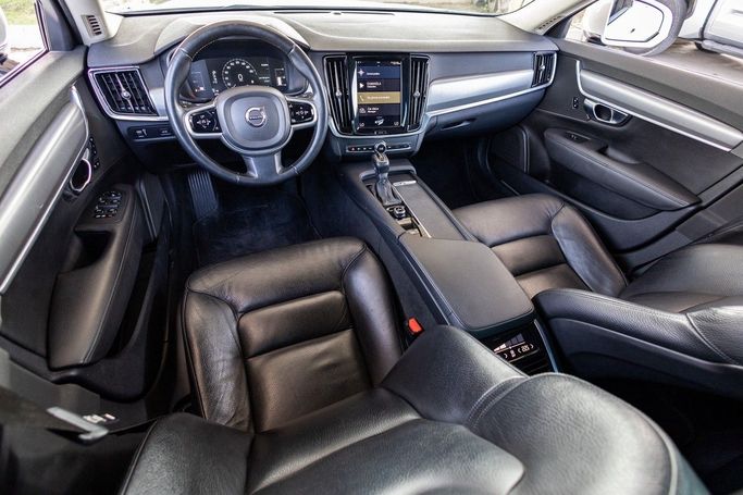 Подержанный Volvo S90 II, 2.0 л, 2017 в Дубае от Linda Cars Белый цвет. GCC | AUTO.AE