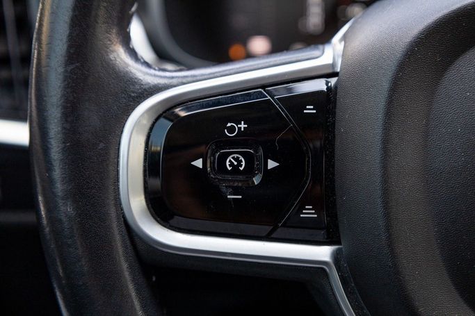 Подержанный Volvo S90 II, 2.0 л, 2017 в Дубае от Linda Cars Белый цвет. GCC | AUTO.AE