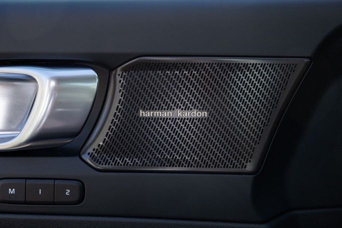 Used Volvo XC40 I Facelift, 1.5 l, 2023 in Dubai by Linda Cars, Silver color. GCC Specs | AUTO.AE