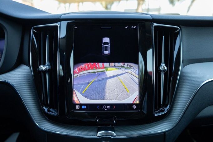 Подержанный Volvo XC60 II Рестайлинг, 2.0 л, 2024 в Дубае от Linda Cars Серый цвет. GCC | AUTO.AE