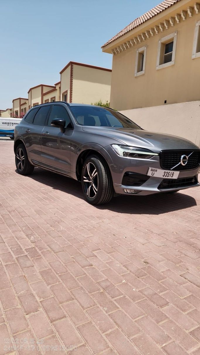 Подержанный Volvo XC60 II Рестайлинг, 2.0 л, 2021 в Дубае Серебристый цвет. GCC | AUTO.AE
