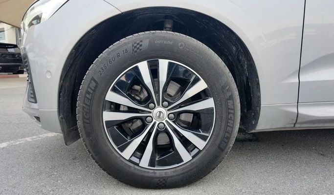 مستعملة Volvo XC60 فيس ليفت الثاني, 2.0 l, 2023 في في دبي، اللون فضي. مواصفات الخليج | AUTO.AE | إعلان #258062