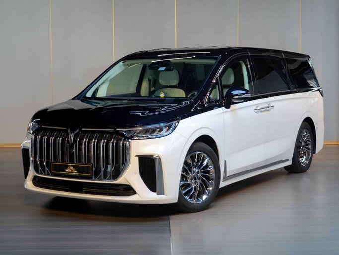 Подержанный Voyah Dream I, 2023 в Дубае от BARUGZAI MOTORS Белый цвет. GCC | AUTO.AE