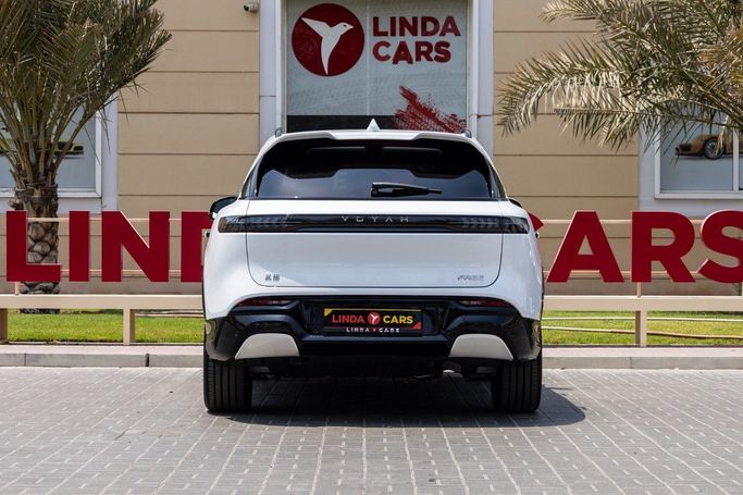 Новый Voyah Free I Рестайлинг, 1.5 л, 2025 в Дубае от Linda Cars Белый цвет. Китайская | AUTO.AE