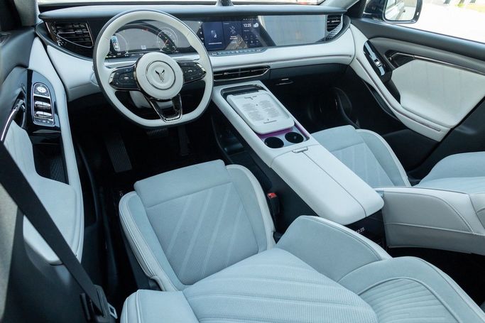 Новый Voyah Free I Рестайлинг, 1.5 л, 2025 в Дубае от Linda Cars Черный цвет. Китайская | AUTO.AE