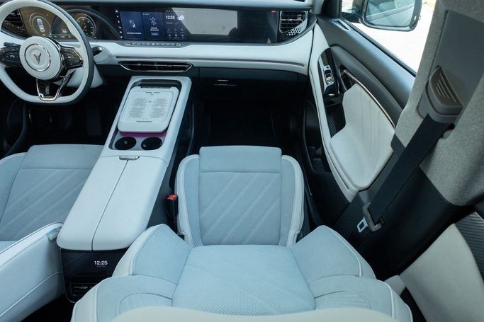 Новый Voyah Free I Рестайлинг, 1.5 л, 2025 в Дубае от Linda Cars Черный цвет. Китайская | AUTO.AE