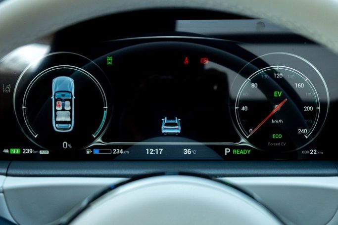 Новый Voyah Free I Рестайлинг, 1.5 л, 2025 в Дубае от Linda Cars Черный цвет. Китайская | AUTO.AE