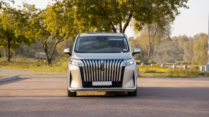 WEY Gaoshan (High Mountain) I, 2023 минивэн long  класса в Дубае от One by One Car Rental - Angelyn золотистый цвет | AUTO.AE