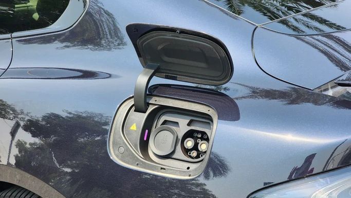 New Xiaomi SU7, 2024 in Dubai by Alwan Global Cars, Black color. Other | AUTO.AE