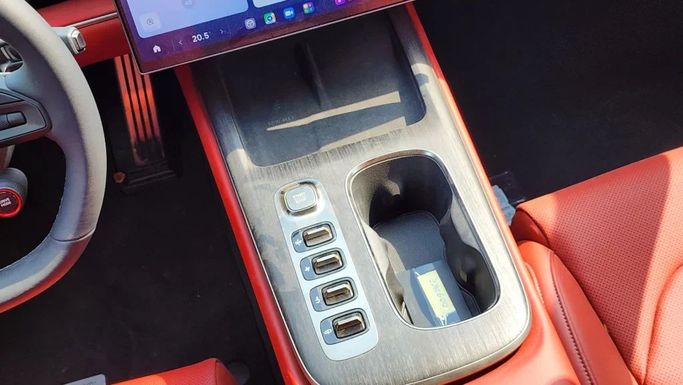 New Xiaomi SU7, 2024 in Dubai by Alwan Global Cars, White color. Other | AUTO.AE