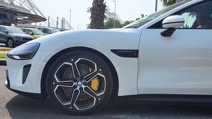New Xiaomi SU7, 2024 in Dubai by Alwan Global Cars, White color. Other | AUTO.AE
