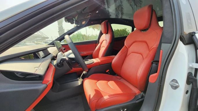 New Xiaomi SU7, 2024 in Dubai by Alwan Global Cars, White color. Other | AUTO.AE