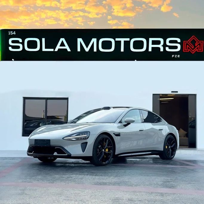 Новый Xiaomi SU7, 2025 в Дубае от Sola Motors Серый цвет. GCC | AUTO.AE