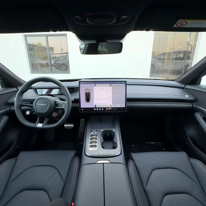 Новый Xiaomi SU7, 2025 в Дубае от Sola Motors Серый цвет. GCC | AUTO.AE