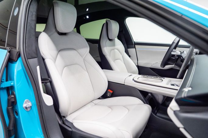 Новый Xiaomi SU7 Pro, 2024 в Дубае от PUPIL OF FATE MOTORS Голубой цвет. Other | AUTO.AE