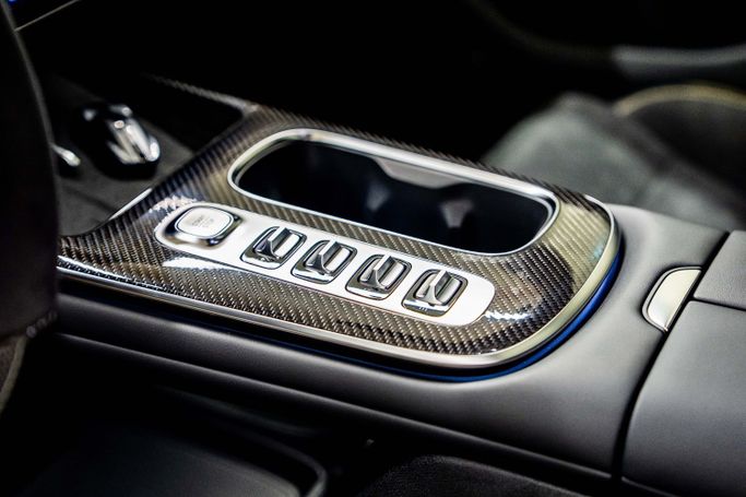 جديدة Xiaomi SU7 Ultra, 2025 في في دبي من PUPIL OF FATE MOTORS، اللون أصفر. أخرى | AUTO.AE