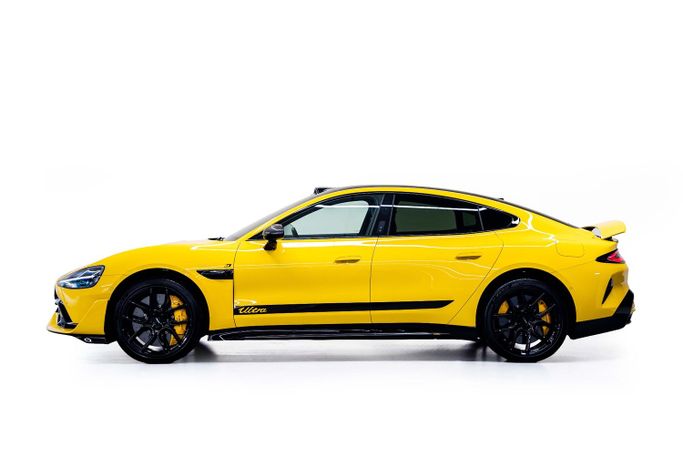 جديدة Xiaomi SU7 Ultra, 2025 في في دبي من PUPIL OF FATE MOTORS، اللون أصفر. أخرى | AUTO.AE