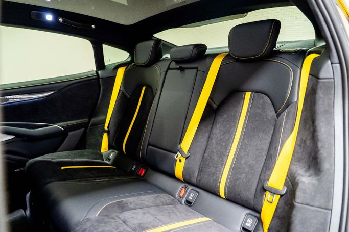 جديدة Xiaomi SU7 Ultra, 2025 في في دبي من PUPIL OF FATE MOTORS، اللون أصفر. أخرى | AUTO.AE