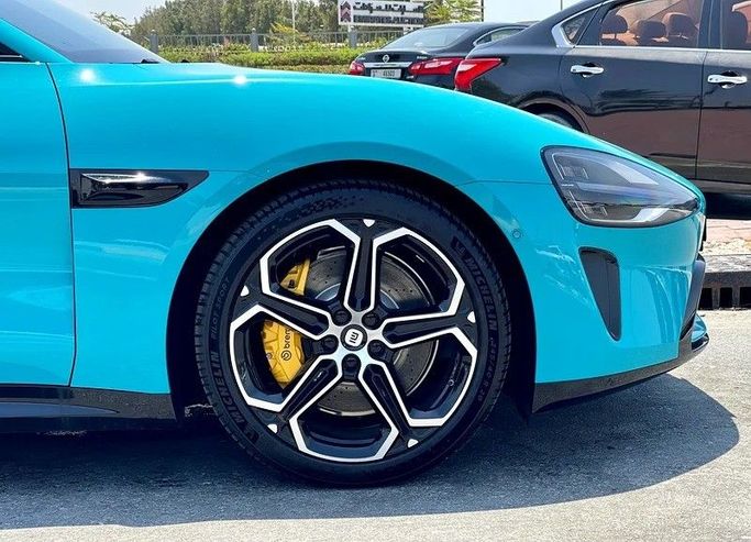 Подержанный Xiaomi SU7 Ultra, 2024 в Дубае от 66 Motors Голубой цвет. Китайская | AUTO.AE