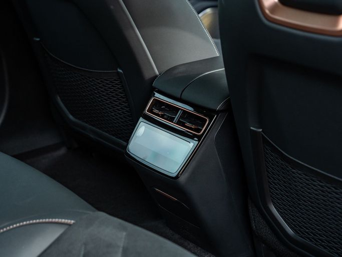 Zeekr 001 I Рестайлинг 1, 2025 лифтбэк  класса в Дубае от One by One Car Rental - Angelyn оранжевый цвет | AUTO.AE