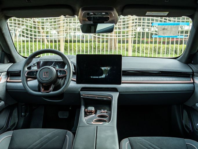 Zeekr 001 I Рестайлинг 1, 2025 лифтбэк  класса в Дубае от One by One Car Rental - Angelyn оранжевый цвет | AUTO.AE