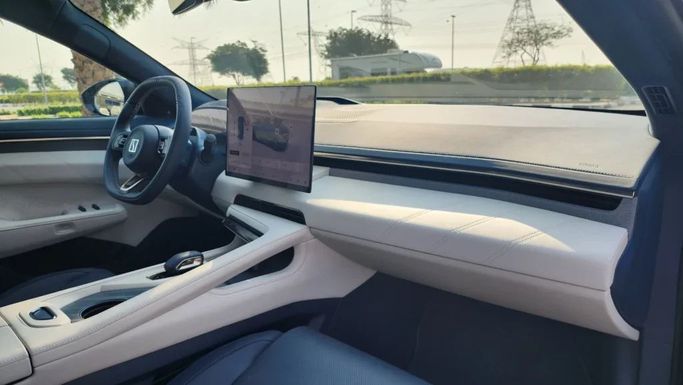 Новый Zeekr 001 I Рестайлинг, 2024 в Дубае от Alwan Global Cars Зеленый цвет. Other | AUTO.AE