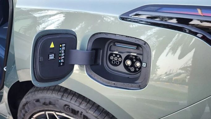 Новый Zeekr 001 I Рестайлинг, 2024 в Дубае от Alwan Global Cars Зеленый цвет. Other | AUTO.AE