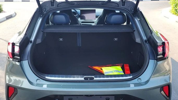 Новый Zeekr 001 I Рестайлинг, 2024 в Дубае от Alwan Global Cars Зеленый цвет. Other | AUTO.AE