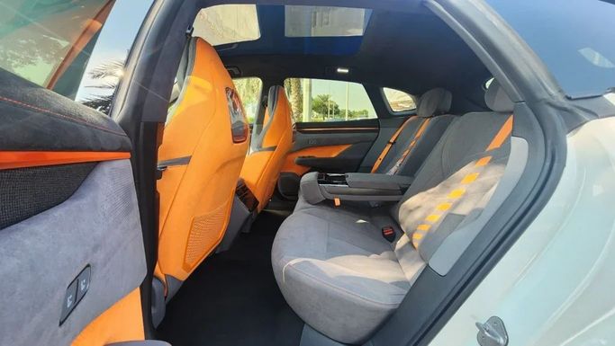 Новый Zeekr 001 I Рестайлинг, 2025 в Дубае от Alwan Global Cars Белый цвет. Other | AUTO.AE