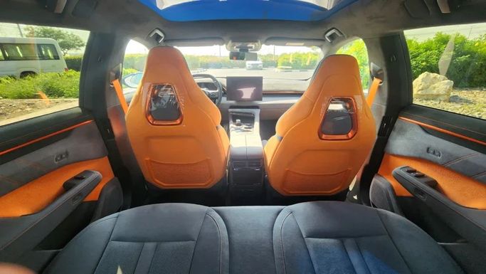 Новый Zeekr 001 I Рестайлинг, 2025 в Дубае от Alwan Global Cars Белый цвет. Other | AUTO.AE