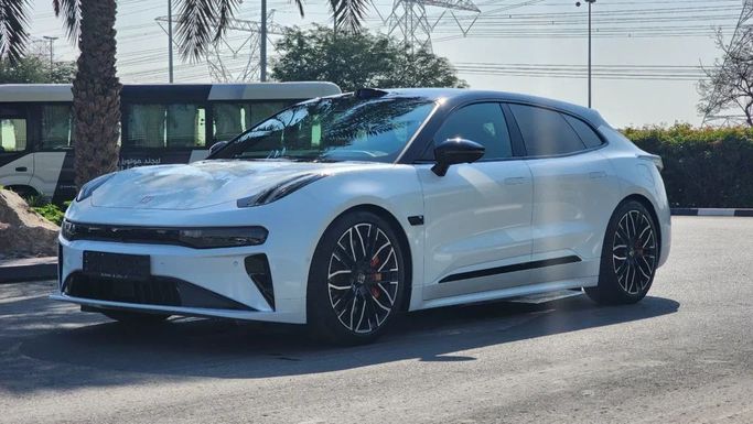 Новый Zeekr 001 I Рестайлинг, 2025 в Дубае от Alwan Global Cars Белый цвет. Other | AUTO.AE