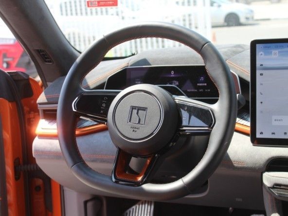 Подержанный Zeekr 001 I Рестайлинг, 2023 в Дубае от Titanum Cars Оранжевый цвет. Other | AUTO.AE