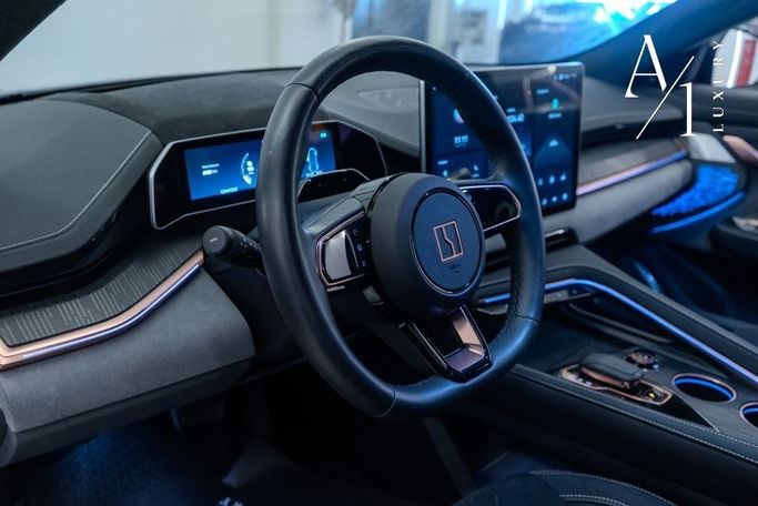 Подержанный Zeekr 001 I, 2024 в Дубае от A1 Luxury Motors Черный цвет. GCC | AUTO.AE