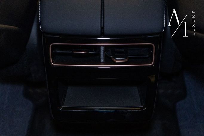 Подержанный Zeekr 001 I, 2024 в Дубае от A1 Luxury Motors Черный цвет. GCC | AUTO.AE