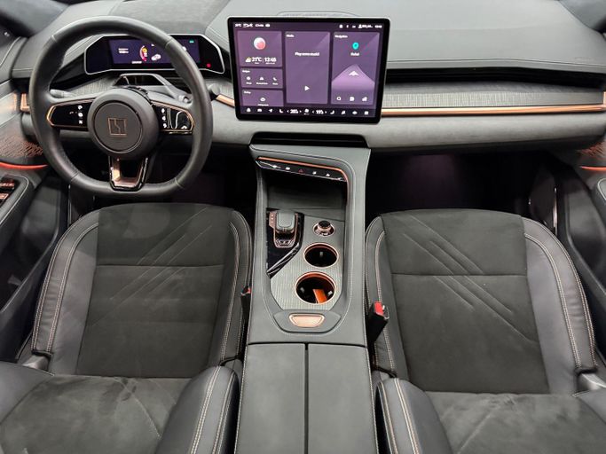 Подержанный Zeekr 001 I, 2024 в Дубае от Zeus Motors Серый цвет. GCC | AUTO.AE