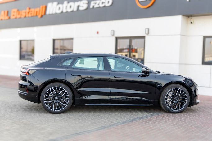 New Zeekr 001 I Facelift 1, 2024 in Dubai by Albustanji Motors FZCO, Black color. GCC Specs | AUTO.AE