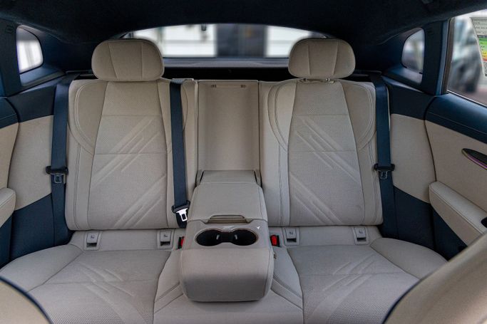 New Zeekr 001 I Facelift 1, 2024 in Dubai by Albustanji Motors FZCO, Black color. GCC Specs | AUTO.AE