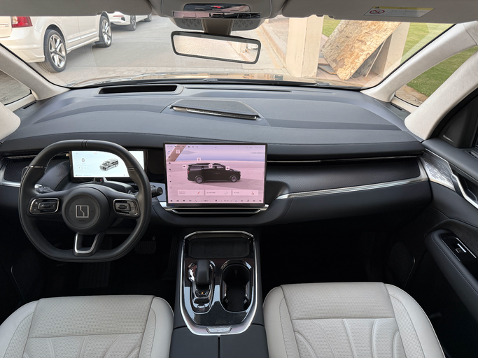 Used Zeekr 009 I, 2024 in Dubai by EvExperts, Black color. Chinese Specs | AUTO.AE